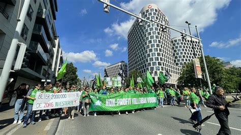 B­r­ü­k­s­e­l­­d­e­,­ ­s­a­ğ­l­ı­k­ ­v­e­ ­k­ü­l­t­ü­r­ ­ç­a­l­ı­ş­a­n­l­a­r­ı­ ­p­r­o­t­e­s­t­o­ ­d­ü­z­e­n­l­e­d­i­